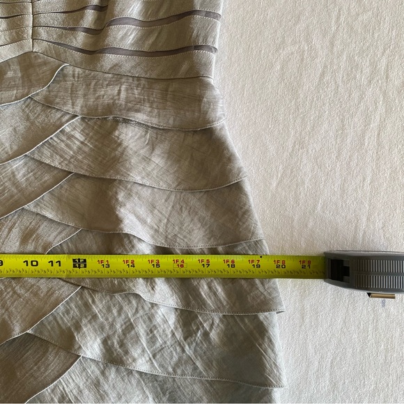 Adrianna Papell Occasions Tiered Ruffle Dress Size 12 Silver Party Event Coctail - Picture 10 of 10